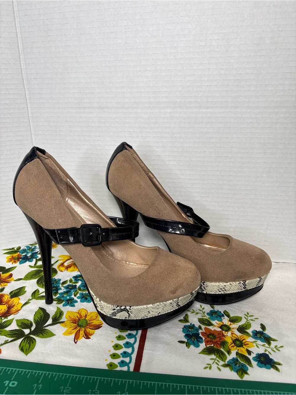 Qupid Women’s 7 1/2 Taupe Suede Platform Mary Jane Pumps Faux Snake-Print Trim
